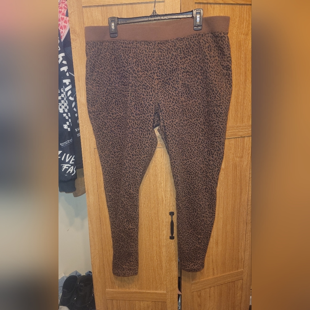 Casual brown cheetah print pants